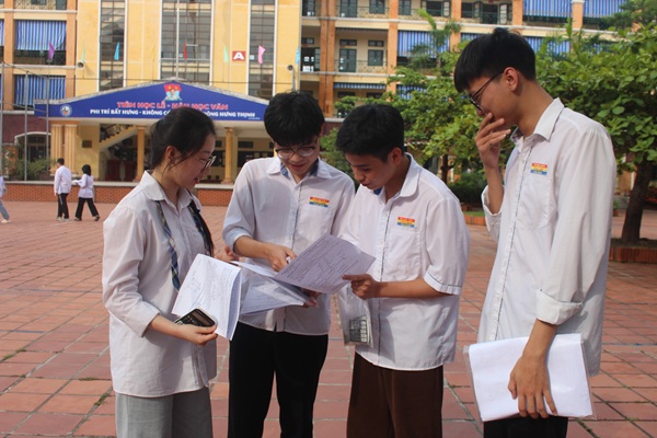 <a href='https://tieuhoclacdao.hungyen.edu.vn/tin-tuc/cong-bo-doi-sanh-pho-diem-mot-so-to-hop-diem-thi-thpt-nam-2025.html'>Công bố đối sánh phổ điểm một số tổ hợp điểm thi THPT năm 2025</a>