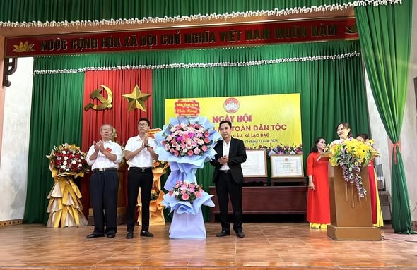 <a href='https://tieuhoclacdao.hungyen.edu.vn/tin-tuc/ngay-hoi-dai-doan-ket-toan-dan-toc-nam-2025.html'>Ngày hội "Đại đoàn kết toàn dân tộc năm 2025"</a>